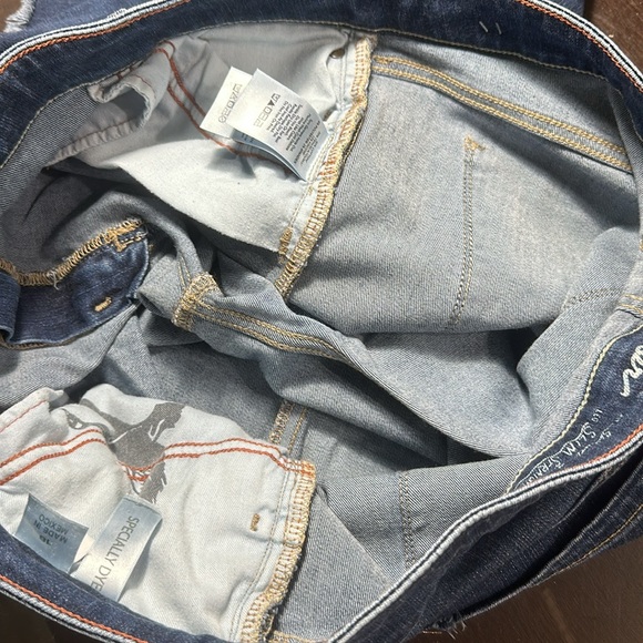 Eddie Bauer slightly curvy Capris - Picture 8 of 10